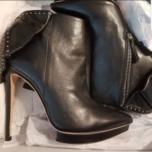 Leather Ankle booties w bow black Alice & Olivia. Black